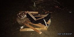 Strážníci dopadli vandaly, kteří ničili odpadkové koše na Homolce