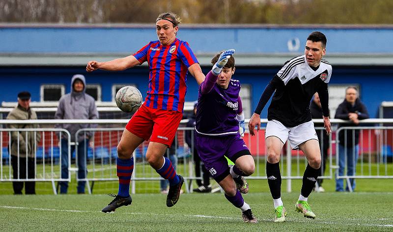 ČLD U17: Viktoria Plzeň B - Petřín Plzeň 3:0 (0:0).