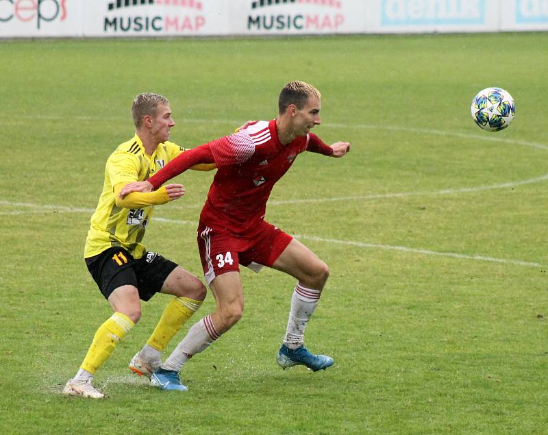 Z archivu: FK Robstav Přeštice (žlutí) - Petřín Plzeň.