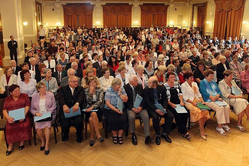 Předání diplomů absolventům Univerzity třetího věku