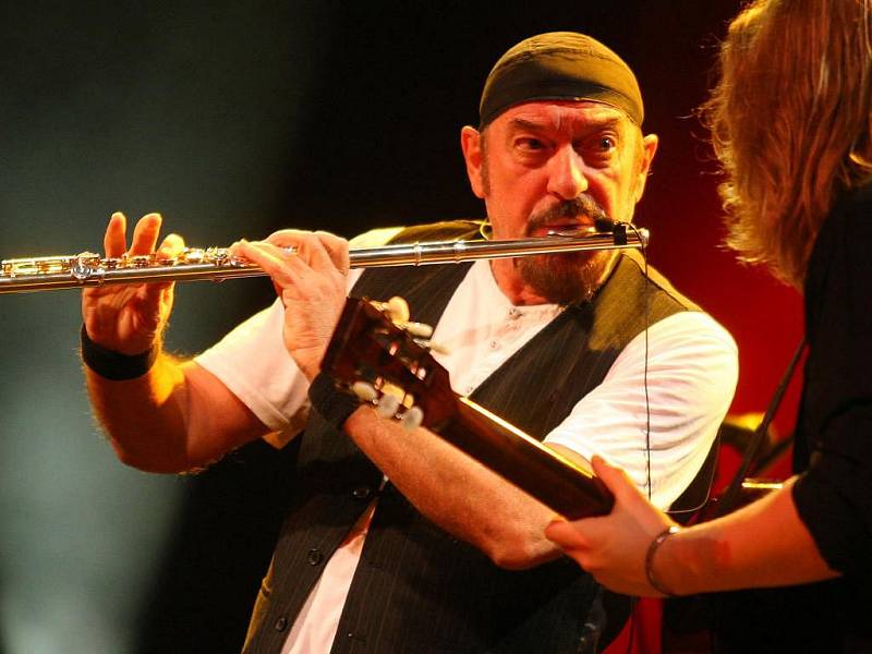 Akustický koncert Jethro Tull ve Velkém divadle v Plzni