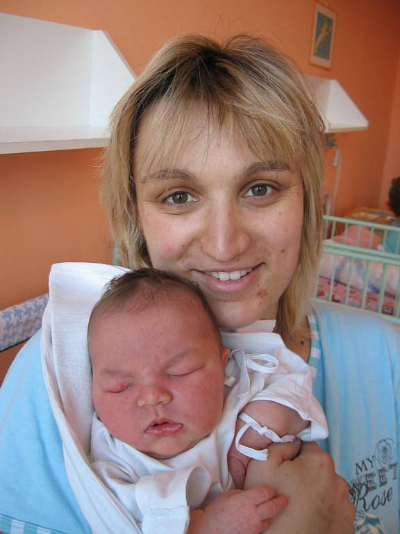 Kláře a Stanislavu Kaňkovým z Kaznějova se 11. února přesně v osmnáct hodin narodila v Mulačově nemocnici třetí dcera Renatka (3,70 kg/51 cm) na kterou se těší doma pětiletá Klárka a o tři roky starší Michalka