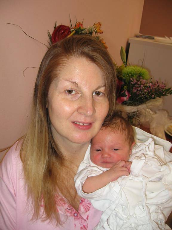 Vendule a Miroslavu Flaxovým z Plzně se 16. února v 7.24 hod. ve FN v Plzni narodila vymodlená prvorozená dcera Monička (3,10 kg/50 cm). Novopečený tatínek byl u porodu a podle maminky jí hodně psychicky pomohl