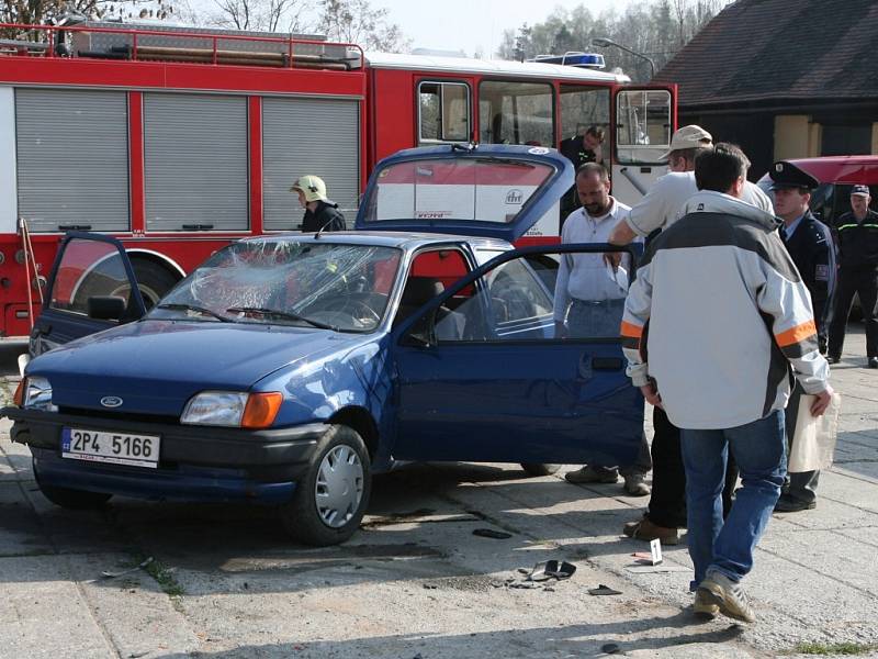 Konec honičky policejního vozu a odcizeného Fordu Fiesta