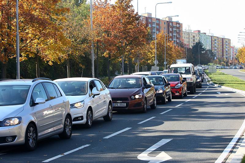 Zácpa a kolony aut provázely řidiče, kteří se chtěli dostat do centra Plzně z okrajových sídlišť a severního Plzeňska, po celou sobotu.