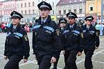 Noví příslušníci Městské policie Plzeň složili 28. října do rukou primátora Romana Zarzyckého slib.