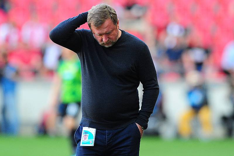 Fotbalové utkání HET ligy mezi celky SK Slavia Praha a FC Viktoria Plzeň 5. května v Praze. Pavel Vrba.