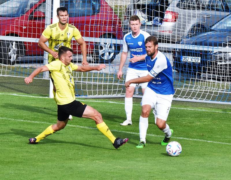 FC SILON Táborsko - FK ROBSTAV Přeštice (žlutí) 2:2.