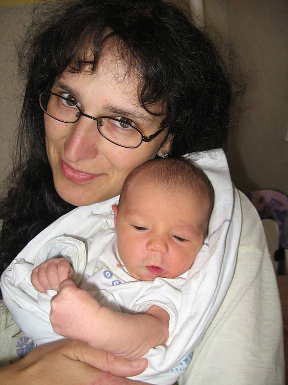 Martine a Janovi Kašparovým z Plzně se 13. června patnáct minut po desáté hodině dopoledne narodil v Mulačově nemocnici druhorozený syn Honzík ((3,50 kg/52 cm), na kterého doma čeká dvouletý bráška Péťa