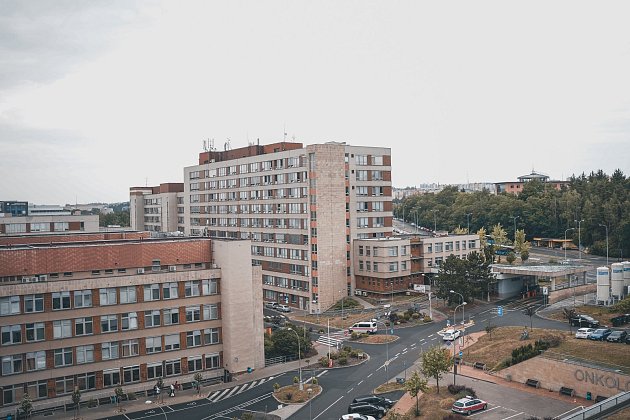 ást areálu Fakultní nemocnice Plzeň na Lochotíně.