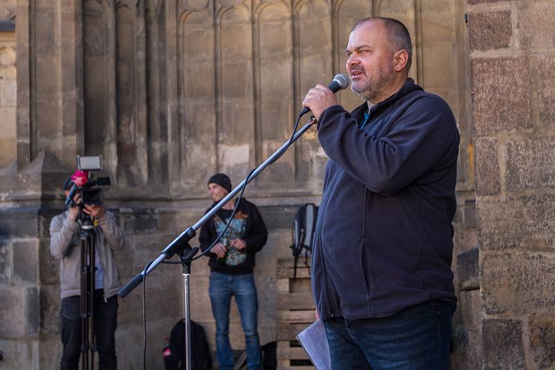 Proč? Proto! Demonstrace proti Miloši Zemanovi a Andreji Babišovi na náměstí Republiky v Plzni