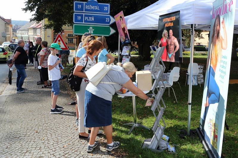 Nejenom hudební zábavu a pohled za dveře otevřených památek nabídla neděle ve Spáleném Poříčí. Na Tradiční městskou slavnost tentokrát dorazil i Deník a Kondice z vydavatelství Vltava Labe Media.