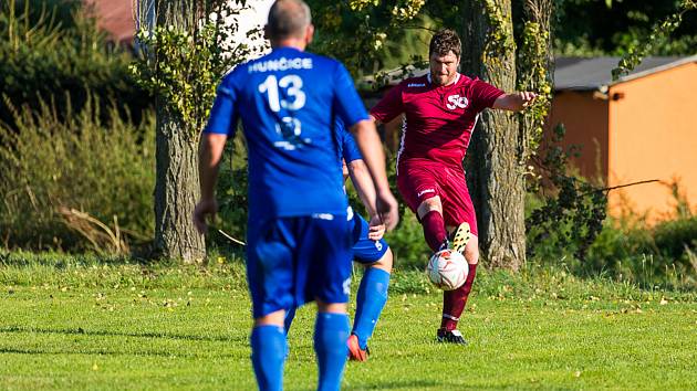 LIMBERSKÉHO ŠAJTLE už je pojem ve fotbalovém světě poměrně známý, ale také Pavel Fořt podobný kop předvádí ve III. třídě v okrese Plzeň-sever, podobně jako v utkání na hřišti Hunčic.