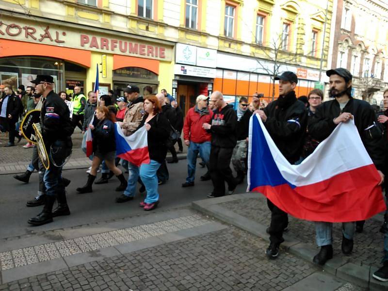 Pravicové radikálové na Americké třídě v Plzni.