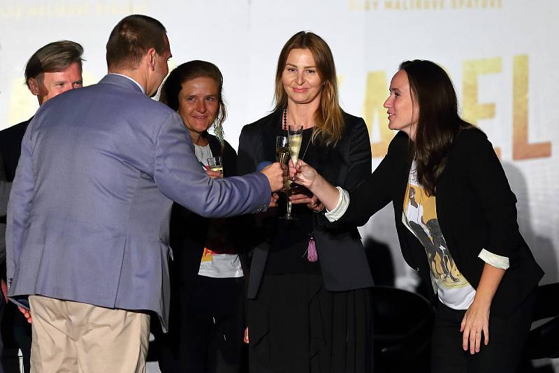 Přes tisíc diváků přišlo do lochotínského amfiteátru na předpremiéru filmového dokumentu Karel, který o Karlu Gottovi natočila Olga Malířová Špátová. Prvního veřejného uvedení filmu se zúčastnila i Ivana Gottová.