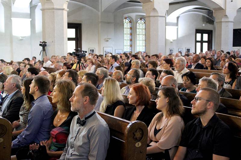 Zahajovací koncert festivalu Procházky uměním ve Velké synagoze v Plzni.