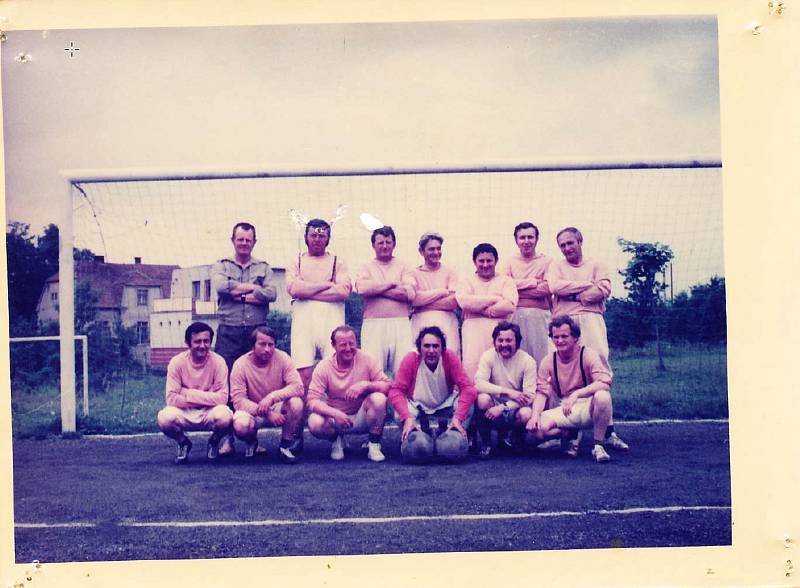 Historické fotografie chotíkovského fotbalového klubu. Foto: FC Chotíkov 1932