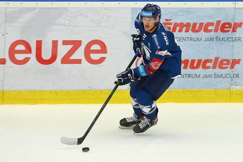 Ze zápasu 11. kola hokejové Tipsport extraligy HC Škoda Plzeň (v modrém) -  Bílí tygři Liberec 3:1