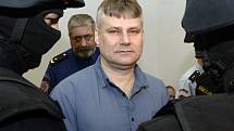 Jiří Kajínek si odpykává doživotí ve vězení  za dvojnásobnou vraždu v Plzni na Borech.