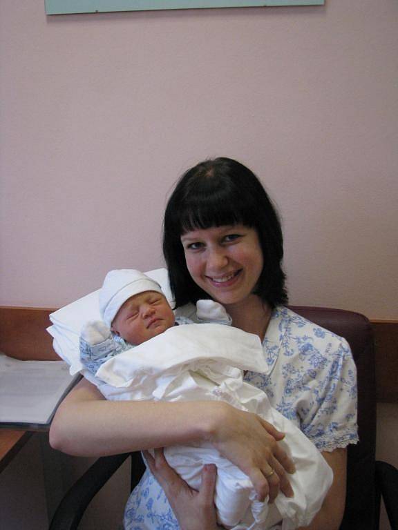 Kačenka (3,94 kg, 49 cm) se narodila 17. ledna ve 23:41 ve Fakultní nemocnici v Plzni. Na světě ji přivítali maminka Kateřina a tatínek Jaromír Hamouzovi z Plzně a tříletý bráška Jaromír