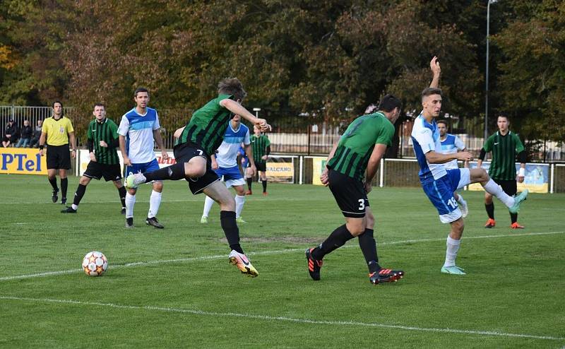 FC Rokycany (zelení) - FK Hvězda Cheb 2:1 (0:0).