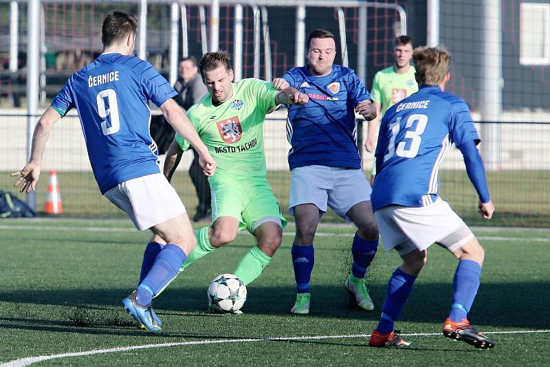 Krajský přebor (18. kolo): TJ Sokol Plzeň-Černice (na snímku fotbalisté v modrých dresech) - FK Tachov 0:3.