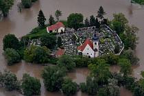 Povodně v Plzni z leteckého pohledu.