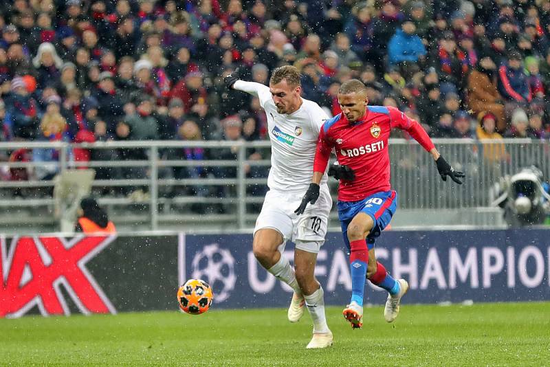 Fotbalisté Viktorie Plzeň zvítězili v pátém duelu skupinové fáze věhlasné a milionářské Ligy mistrů v Lužnikách nad CSKA Moskva 2:1.