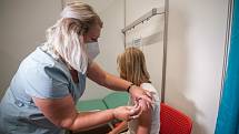 Očkování ve velkokapacitním centru v Plzni.
