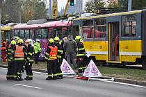 Na Karlovarské třídě v Plzni se srazily dvě tramvaje