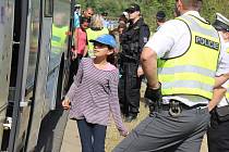 Zadržení uprchlíci na dálnici D5 u Plzně.