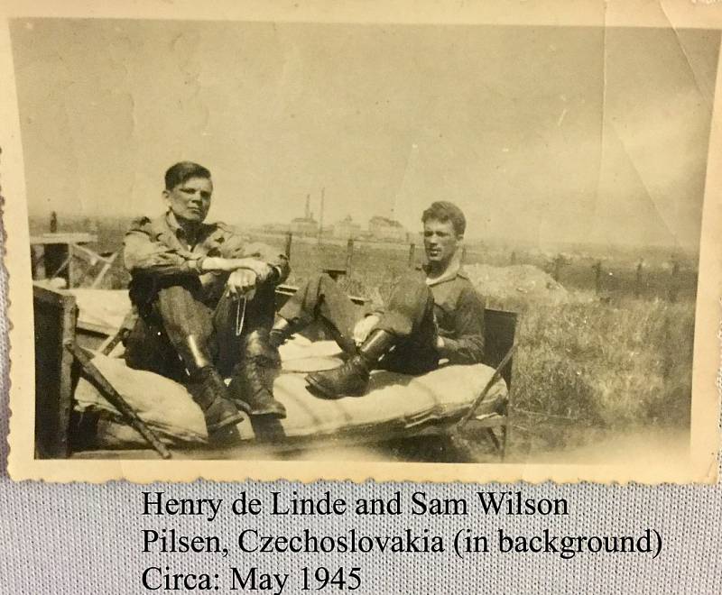Henry de Linde a Sam Wilson - Plzeň  květen 1945