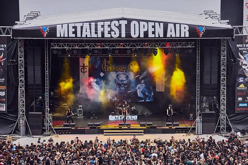 Metalfest - svátek příznivců metalu v amfiteátru v Plzni na Lochotíně.