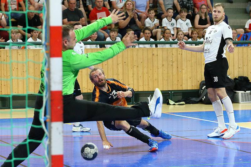 Jan Stehlík (číslo 23), 2. zápas finále play-off extraligy házené Plzeň - Karviná.