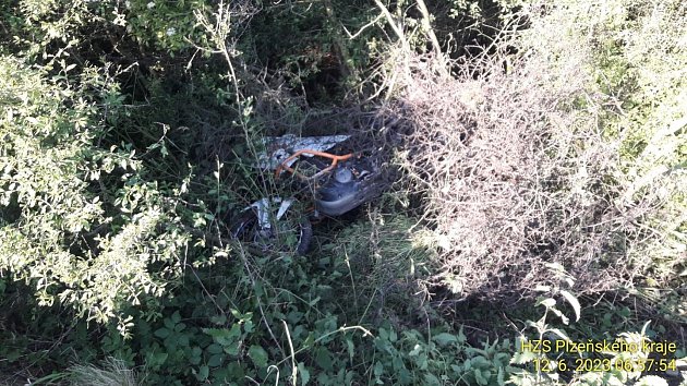 Střet motorkáře s autem uzavřel silnici u Měcholup na Plzeňsku