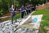 Voda pro rybník Bolevák – v pátek bylo slavnostně zahájeno napouštění přečištěné vody z Berounky do Boleváku. V rámci republiky jedinečný projekt vyšel včetně stavby a technologie městskou kasu na 60 milionů korun.
