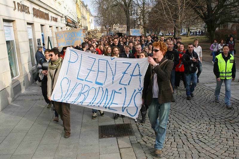 Protestní pochod studentů proti reformám vysokých škol