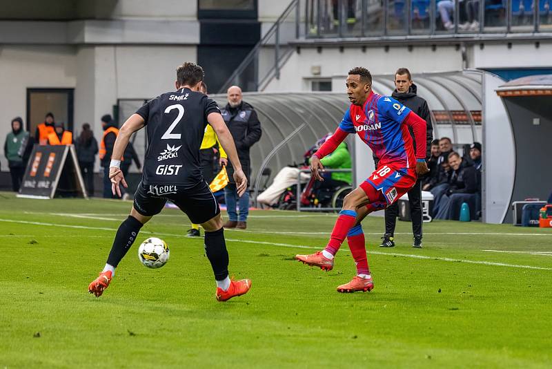 Fotbalisté Viktorie Plzeň podlehli na úvod ligového jara doma nečekaně Hradci Králové 1:2.