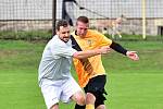 Dalovice (ve žlutém) prolomily na božičanském stadionu černou sérii s tamním SK a dosáhly nakonec na vítězství 6:2.