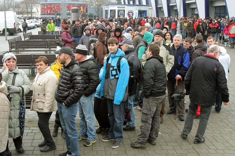 Fronta na lístky na domácí finálové zápasy HC Škoda Plzeň