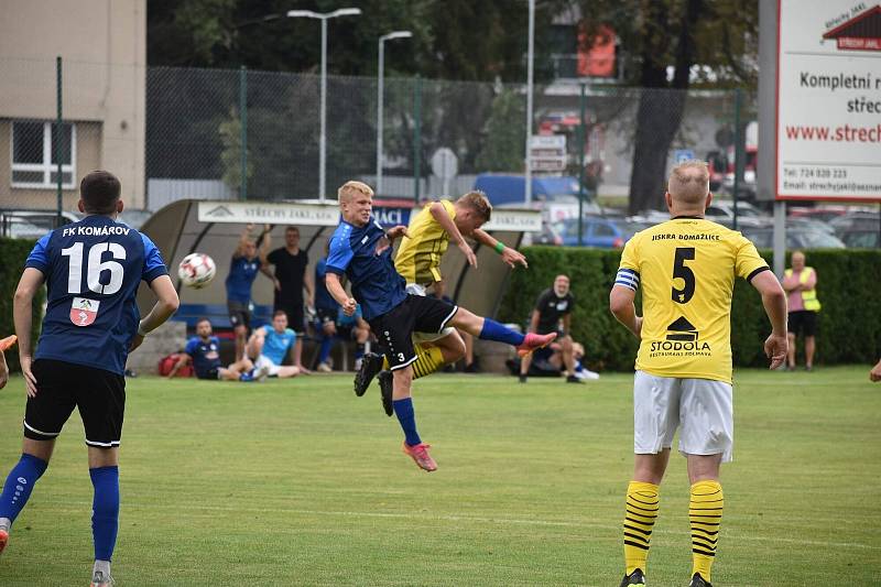 2. kolo FORTUNA divize A: FK Komárov - TJ Jiskra Domažlice B (fotbalisté ve žlutých dresech) 1:0 (0:0).