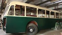 Duben 2012 - Trolejbus získal nátěr v původní zelené barvě