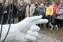 Pomník Ruka v Borském parku v Plzni je věnovaný Jiřímu Trnkovi a umělcům, kteří tvořili za totality