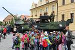Armáda ČR zaujala malé i velké na náměstí ve Spáleném Poříčí.