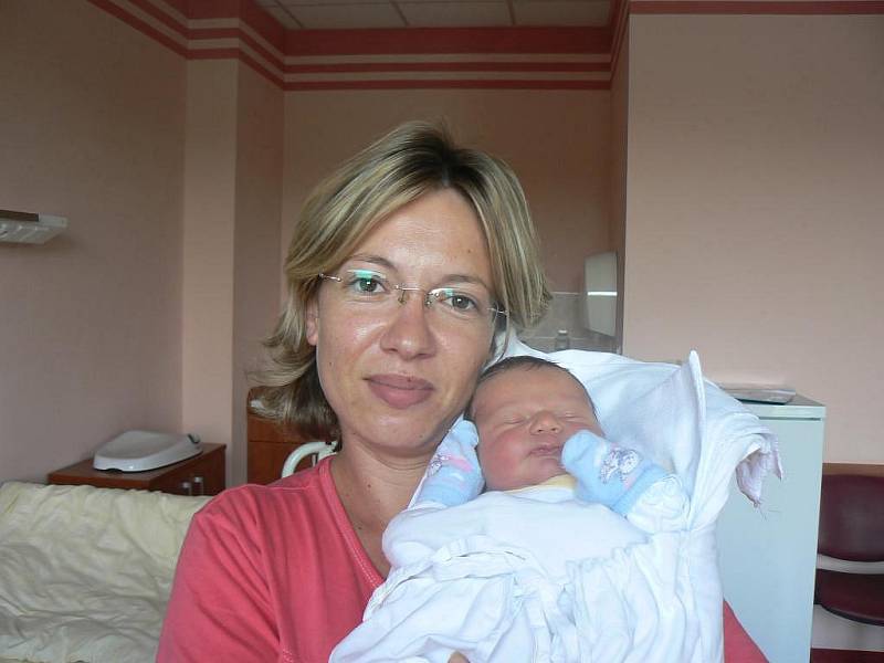 Andree Skálové a Radku Onicovi z Plzně se 31. srpna dvě minuty po jedné hodině ranní narodila ve FN prvorozená dcera Nicol (3,29 kg, 49 cm)