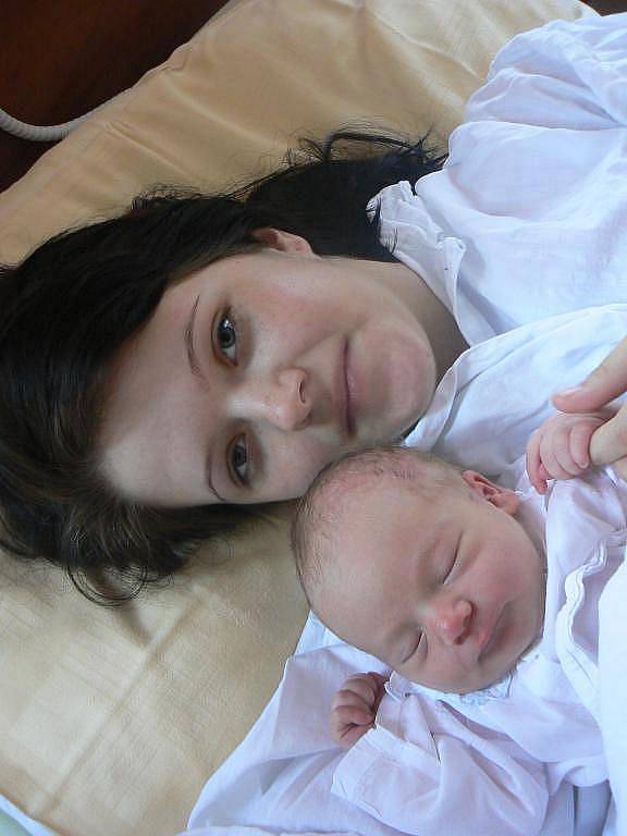 Petře a Martinu Pichnarčikovým z Plzně se 1. září v 8.31 hod. narodila ve fakultní nemocnici prvorozená dcera Sarah (3,22 kg)