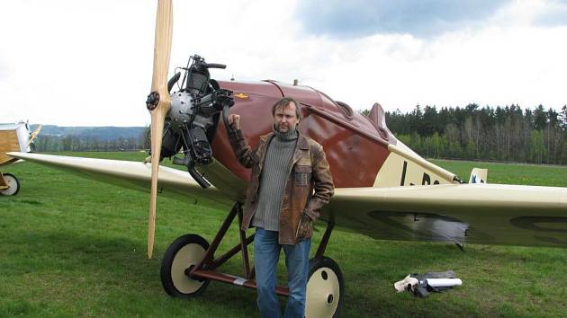 Marcel Sezemský po replice Avie BH-1 postavil i tento letoun BH-5.