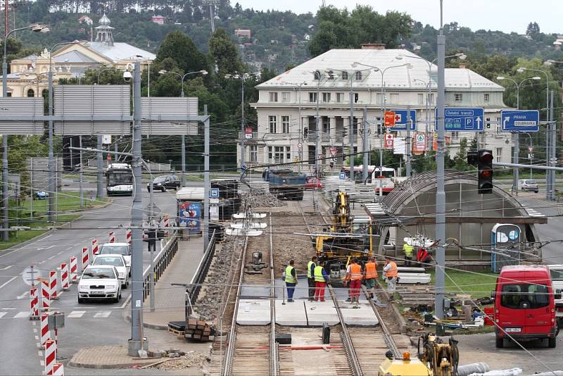 Výměna tramvajových kolejí v Sirkové ulici