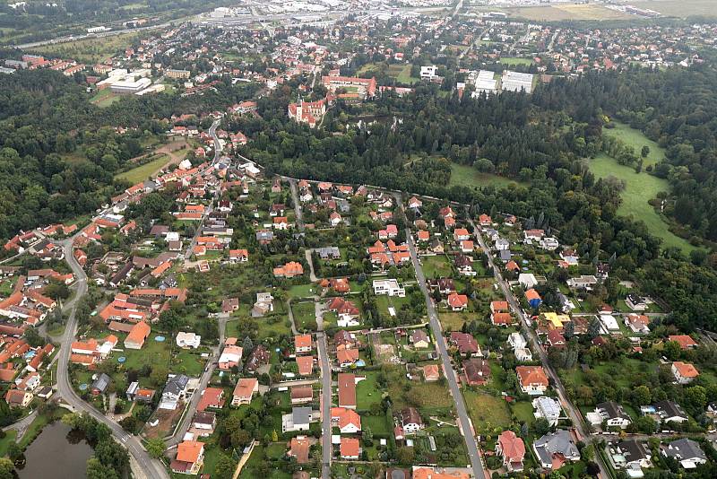 Z letu vzducholodi Zeppelin z Prahy do Plzně.