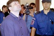 Jiří Kajínek na snímku z června roku 1998, kdy byl  odsouzen na doživotí. Tehdy mu bylo 37 let.